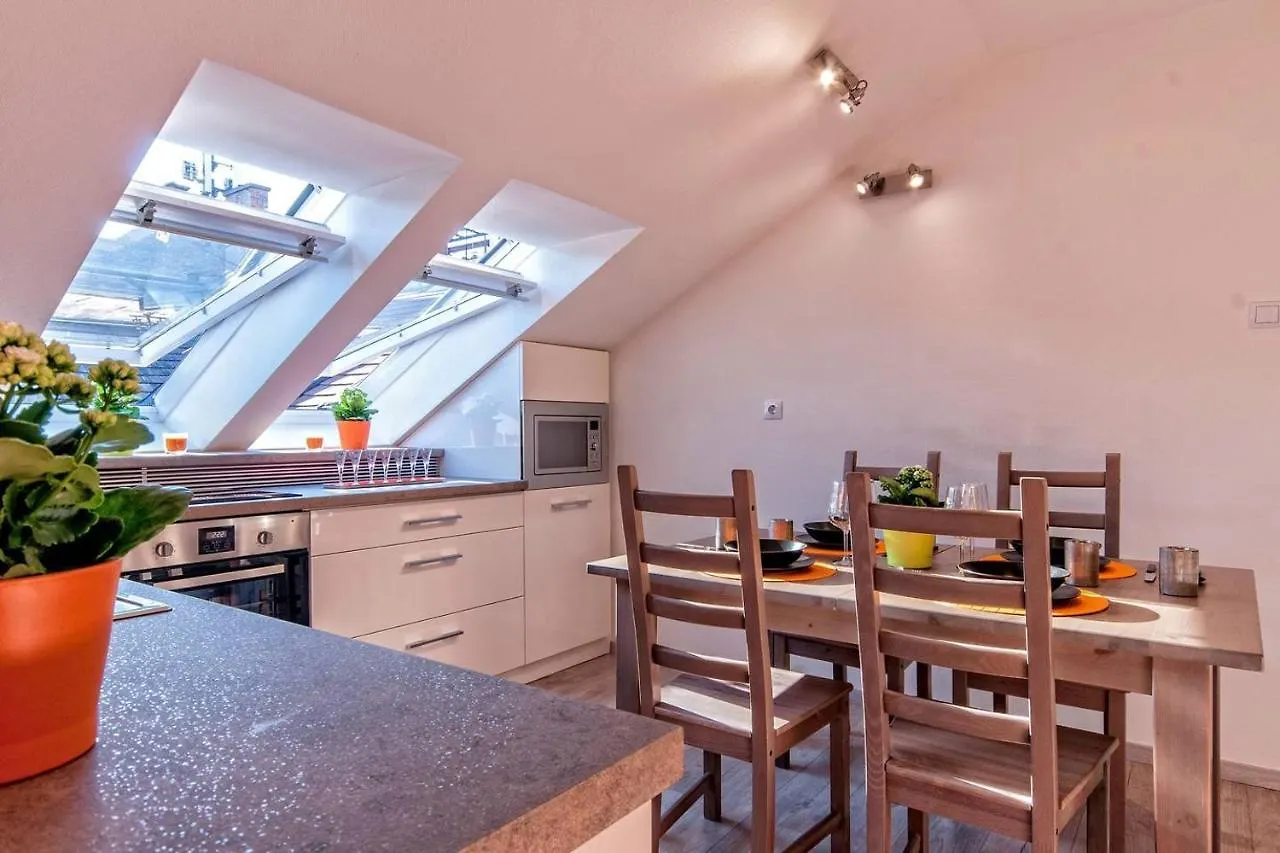 Luxury Paulay Street Apartment Budapest