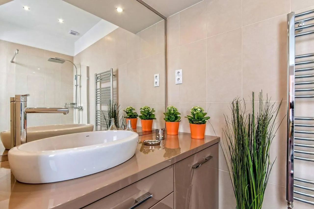 Luxury Paulay Street Apartment Budapest