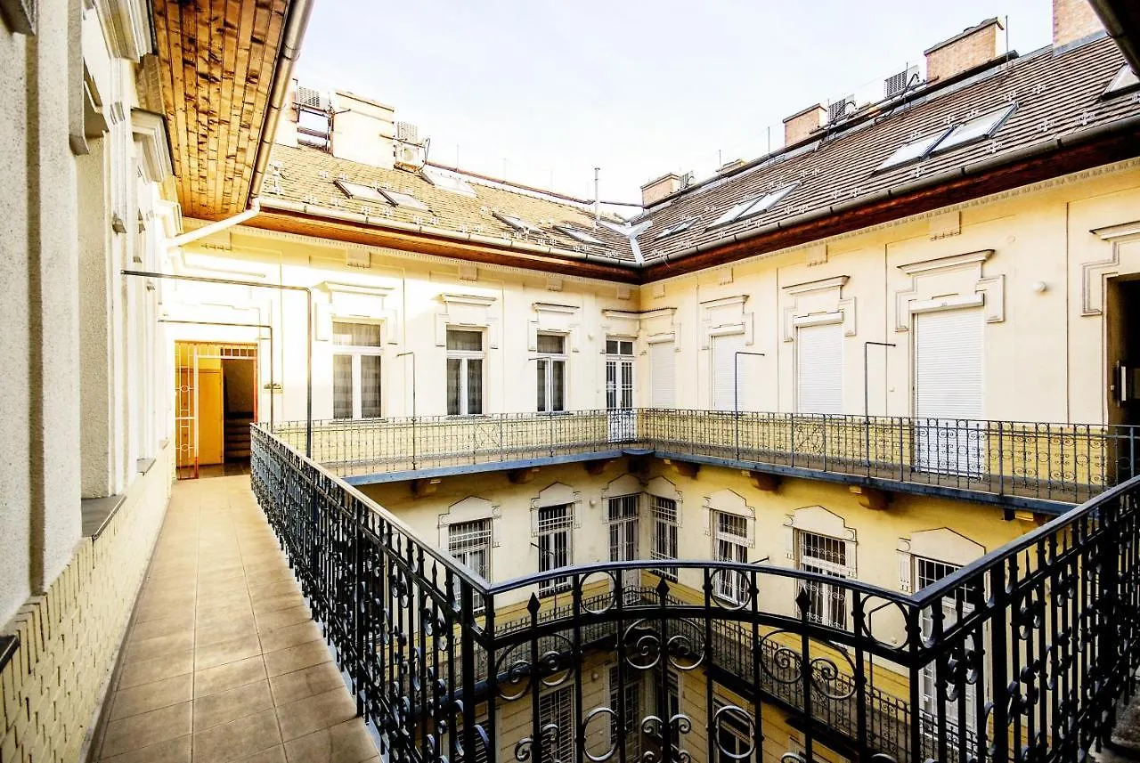 Luxury Paulay Street Apartment Budapest