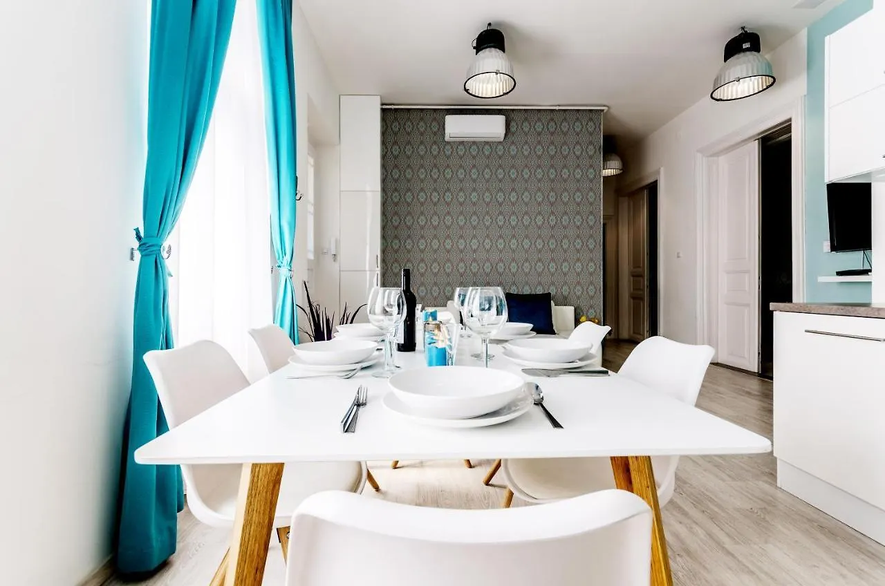 Luxury Paulay Street Apartment Budapest