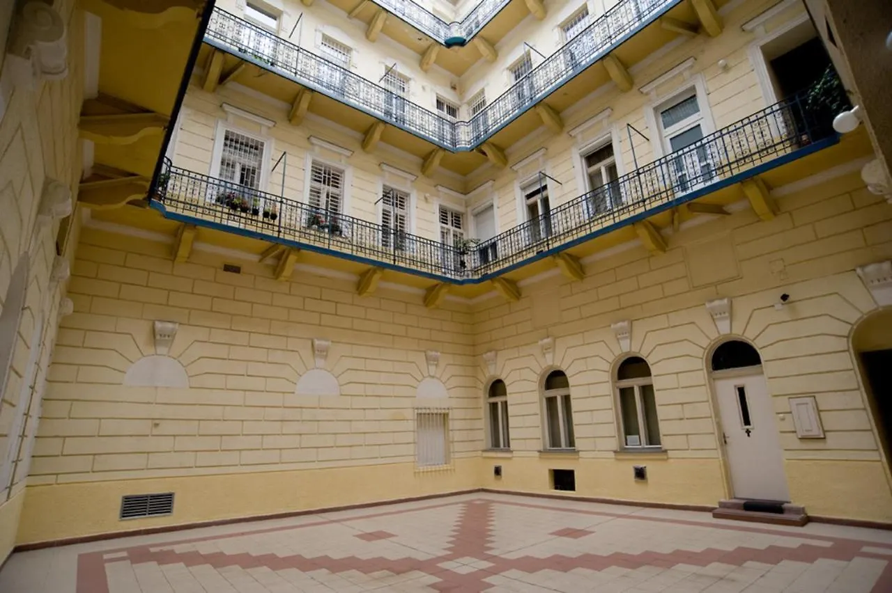 Luxury Paulay Street Apartment Budapest