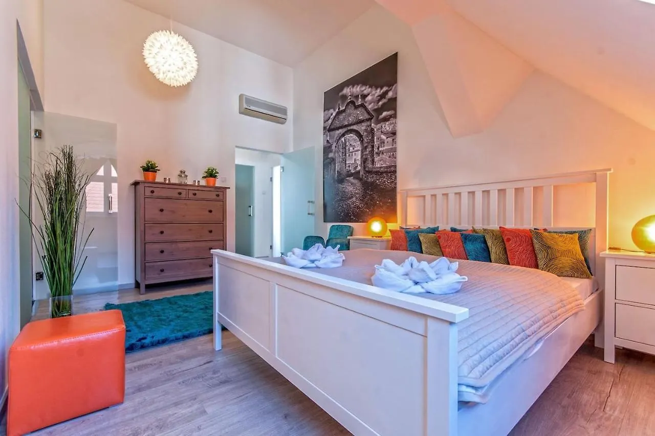 Luxury Paulay Street Apartment Budapest